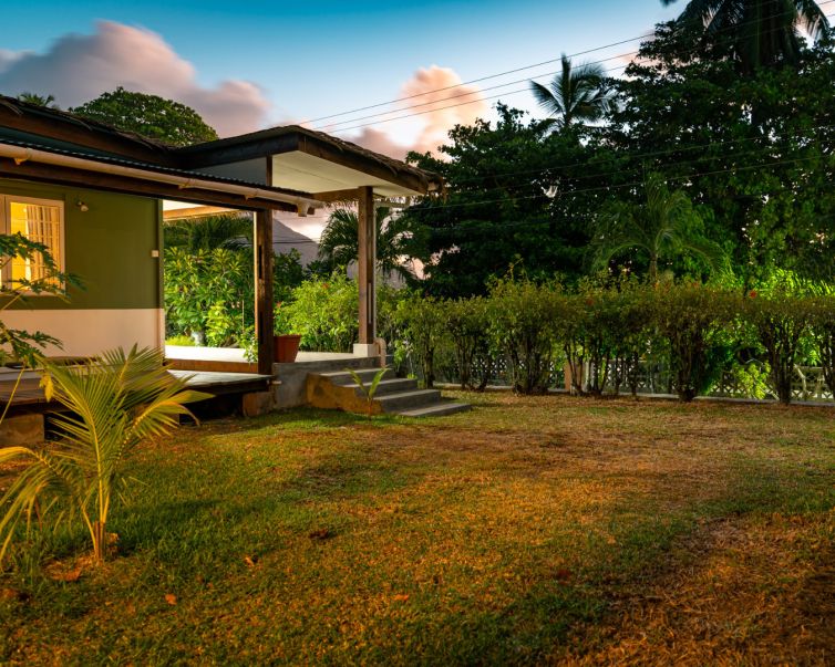 Beach House Lanscape Photos (63)
